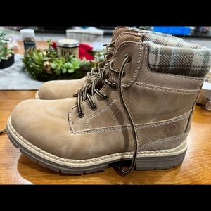 Women’s Boots 7.5